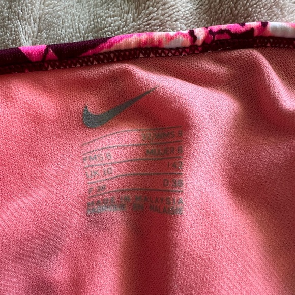 Nike one piece swimsuit. Size 32 - Picture 3 of 3